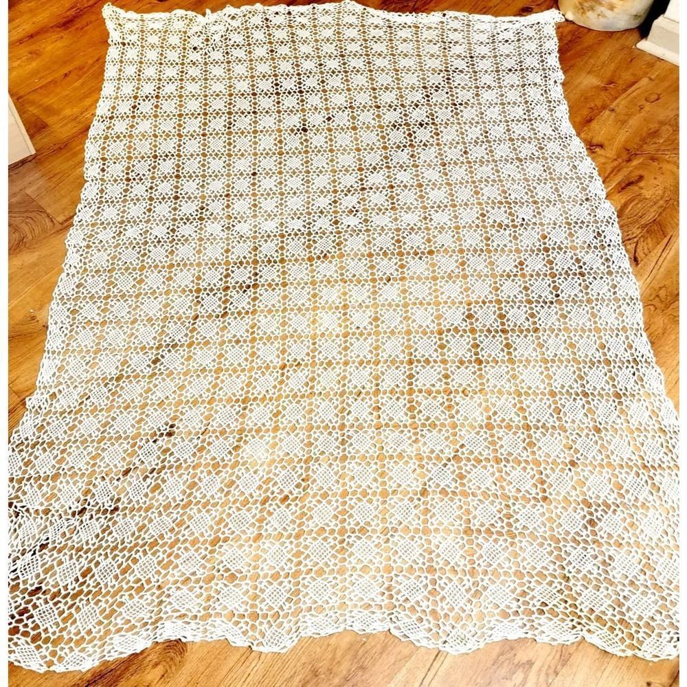 Table cloth or small bed cover 70 by 93 approximate